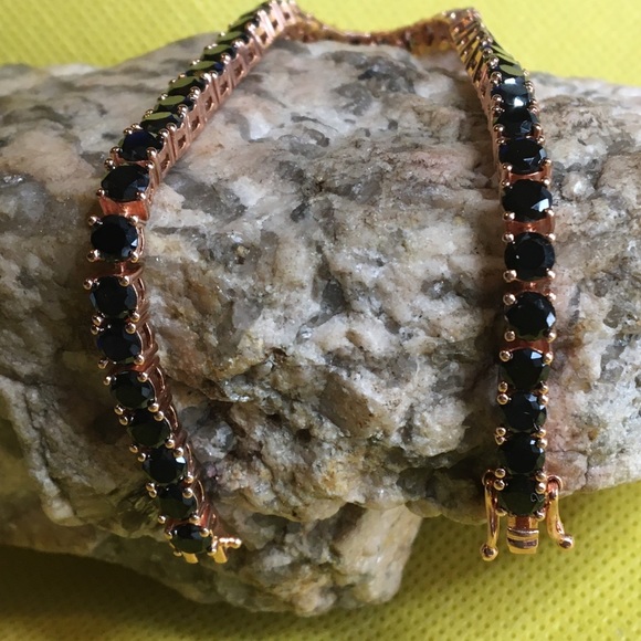 Spinel in Rose Gold - Picture 3 of 11